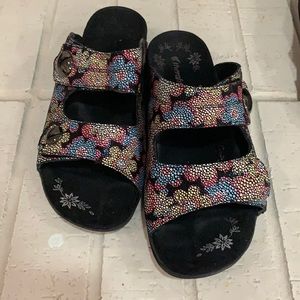EUC Therafit multicolor sandals